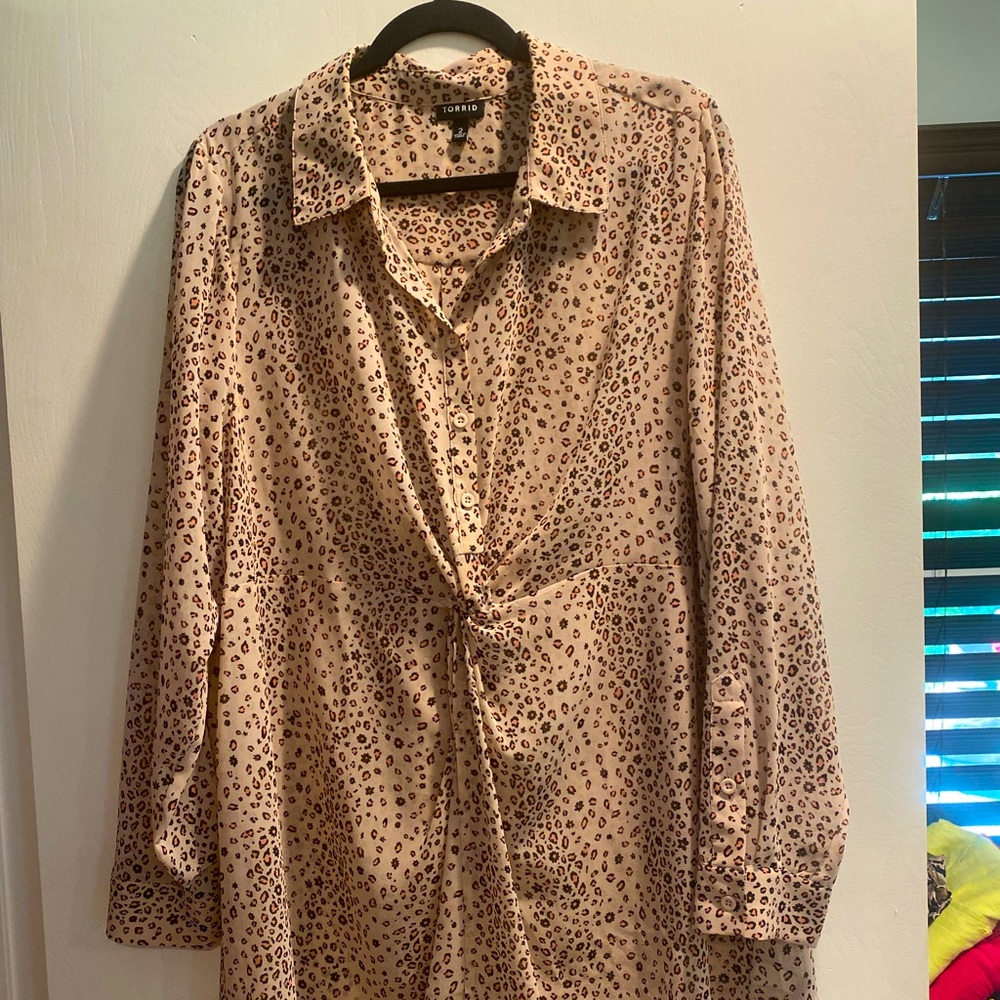 MOVING SALE Torrid leopard pink and beige long blouse with knot
